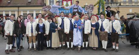 Das Team der Hirter Brauerei am St. Veiter Wiesenmarkt 2013