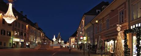 Weihnachtlich geschmückte St. Veiter Innenstadt